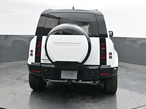 2025 Land Rover Defender P400 X-Dynamic SE