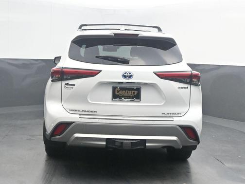 2023 Toyota Highlander Hybrid Platinum