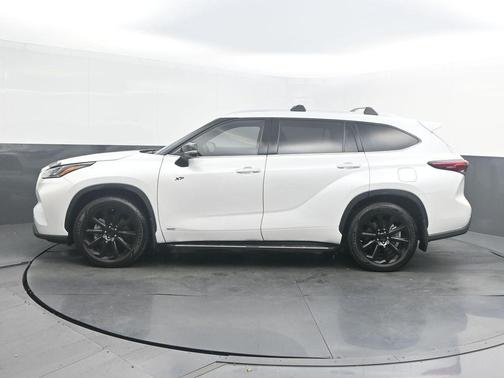 2023 Toyota Highlander Hybrid Platinum