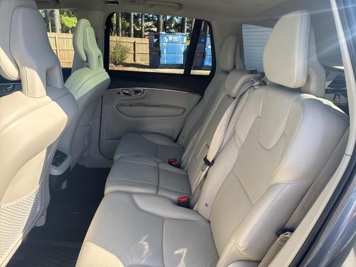 2020 Volvo XC90 T5 Momentum 7 Passenger