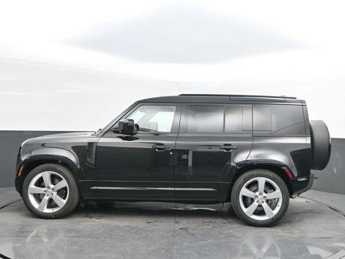 2025 Land Rover Defender P400 X-Dynamic SE