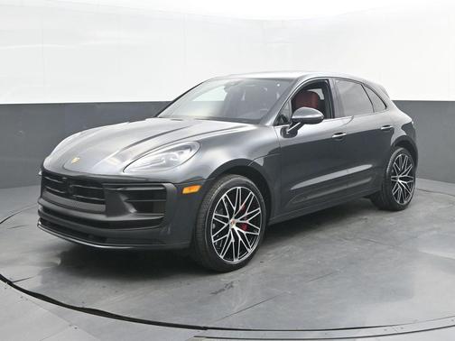 Volcano Grey Metallic 2024 Porsche Macan GTS