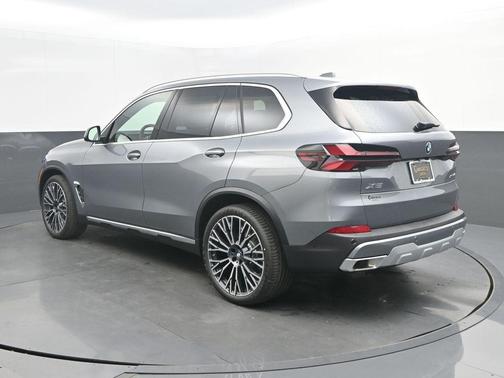 Gray Metallic 2026 BMW X5 xDrive40i