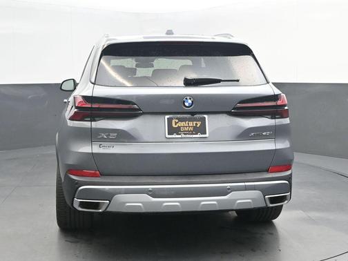 Gray Metallic 2026 BMW X5 xDrive40i