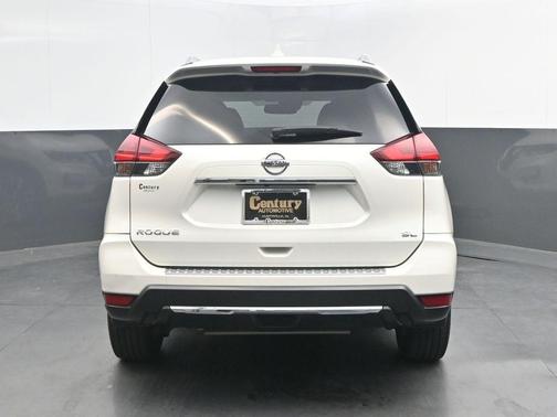 White 2018 Nissan Rogue SL