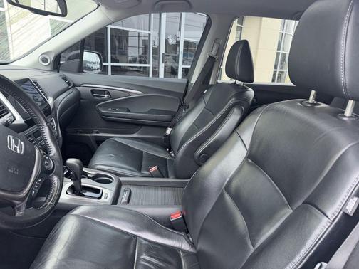 Modern Steel Metallic 2016 Honda Pilot EX-L