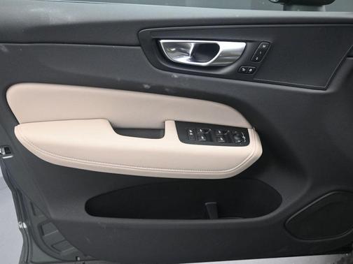 2026 Volvo XC60 B5 Core