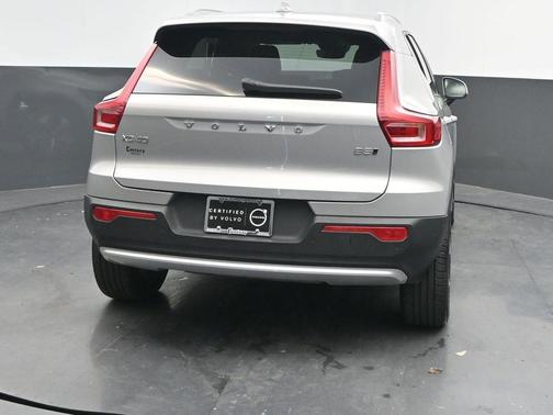 2025 Volvo XC40 B5 Plus Bright Theme