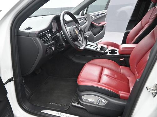 2023 Porsche Macan S