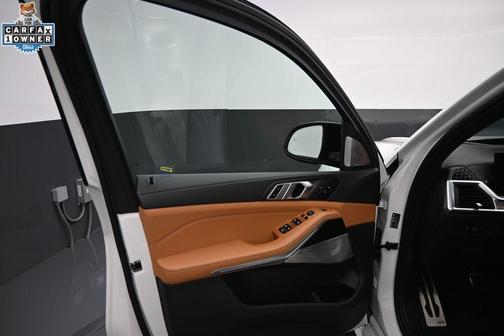 Mineral White Metallic 2024 BMW X5 M60i