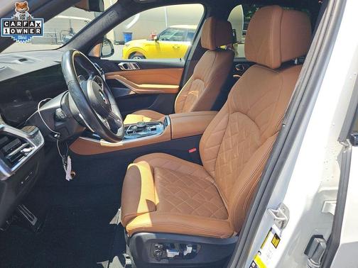 Mineral White Metallic 2024 BMW X5 M60i