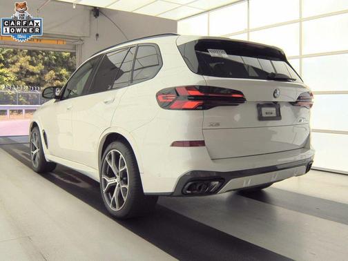 Mineral White Metallic 2024 BMW X5 M60i