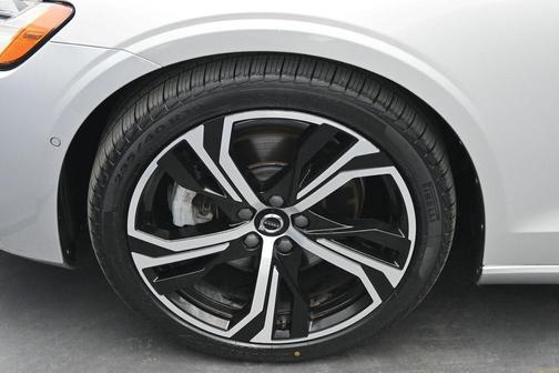 Silver 2024 Volvo S60 B5 Plus Dark Theme