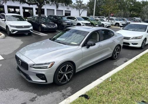 Silver 2024 Volvo S60 B5 Plus Dark Theme