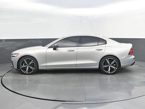 Silver 2024 Volvo S60 B5 Plus Dark Theme