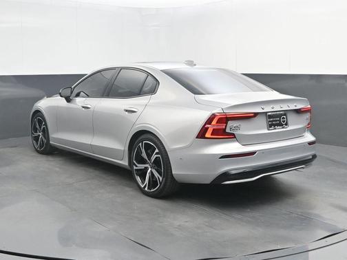 Silver 2024 Volvo S60 B5 Plus Dark Theme