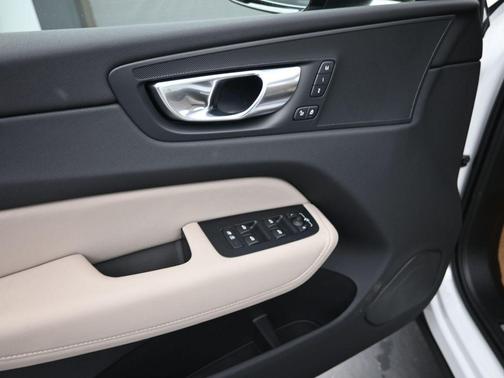 Crystal White 2026 Volvo XC60 B5 Core