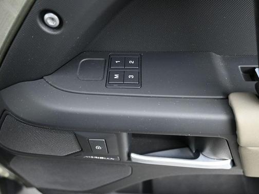 2025 Land Rover Defender P300