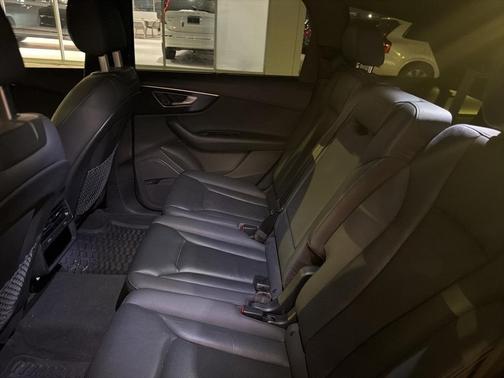 2020 Audi Q7 55 Premium Plus