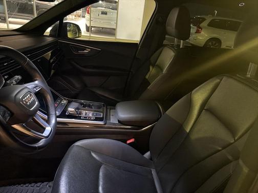 2020 Audi Q7 55 Premium Plus