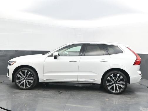 2023 Volvo XC60 B5 Ultimate Bright Theme