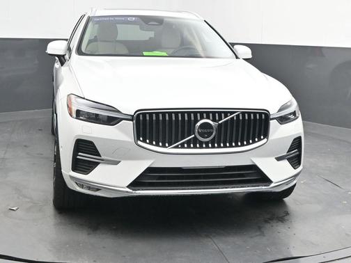 2023 Volvo XC60 B5 Ultimate Bright Theme