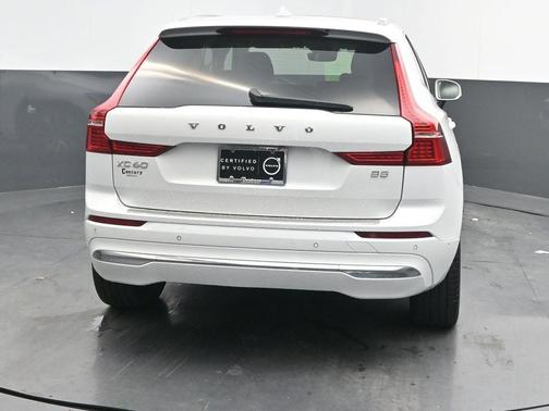 2023 Volvo XC60 B5 Ultimate Bright Theme