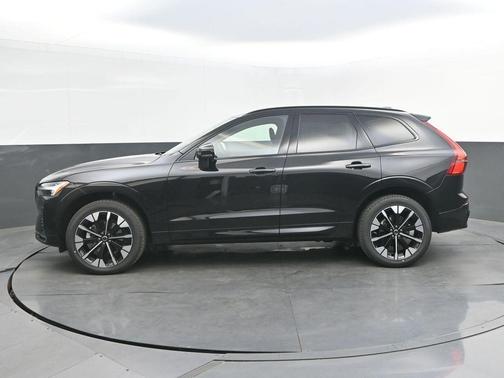 Onyx Black Metallic 2026 Volvo XC60 B5 Plus