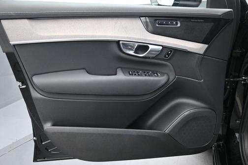 Onyx Black Metallic 2026 Volvo XC90 B6 Ultra 7-Seater