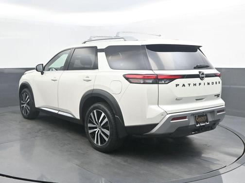 White 2023 Nissan Pathfinder Platinum