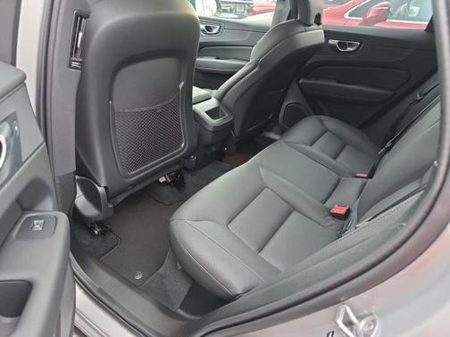 2025 Volvo XC60 B5 AWD Plus