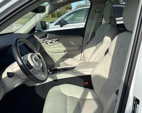 2024 Volvo XC90 B6 Plus Bright Theme 7-Seater