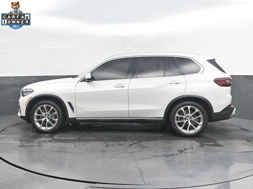 Mineral White Metallic 2023 BMW X5 xDrive40i