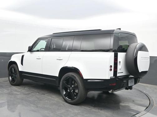 2025 Land Rover Defender P400 X-Dynamic SE