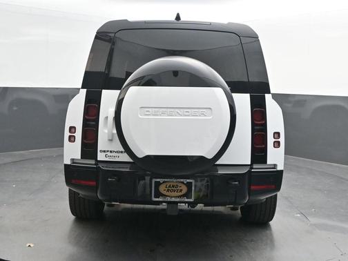 2025 Land Rover Defender P400 X-Dynamic SE