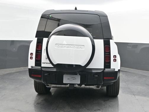 2025 Land Rover Defender P400 X-Dynamic SE