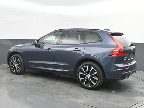 2024 Volvo XC60 B5 Plus Dark Theme