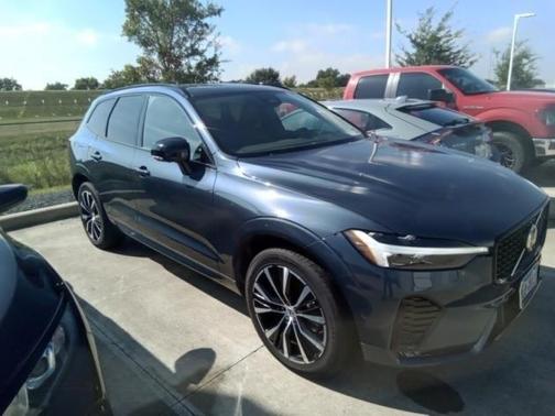 2024 Volvo XC60 B5 Plus Dark Theme