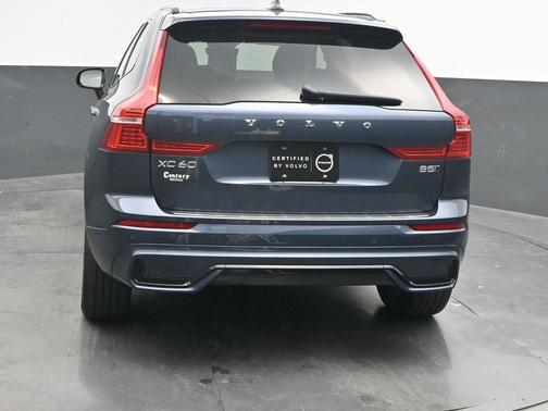 2024 Volvo XC60 B5 Plus Dark Theme