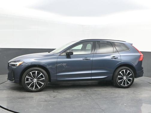 2024 Volvo XC60 B5 Plus Dark Theme