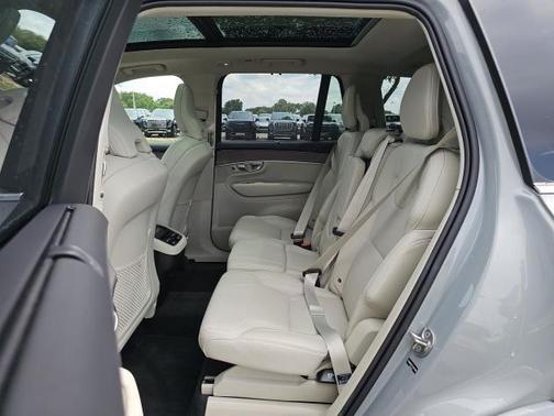 Metallic 2026 Volvo XC90 B6 Ultra 7-Seater