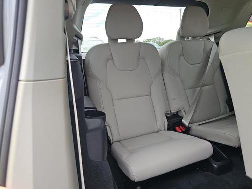 Metallic 2026 Volvo XC90 B6 Ultra 7-Seater