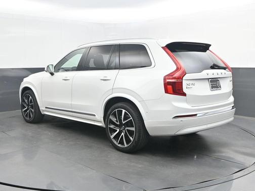 Crystal White Metallic 2023 Volvo XC90 B6 Plus 6-Seater