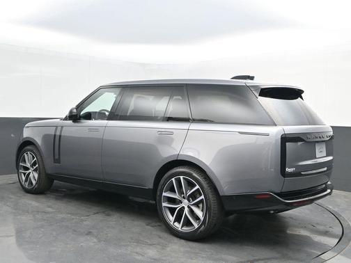2025 Land Rover Range Rover P530 SE 7 Seat