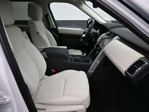 2025 Land Rover Discovery P300 S