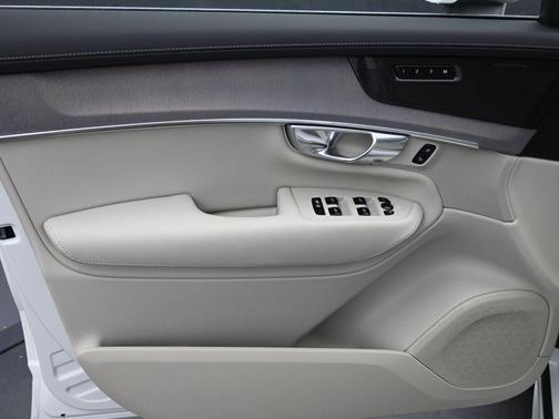 Crystal White Pearl 2026 Volvo XC90 B6 Ultra 7-Seater