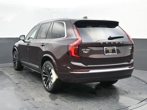 2025 Volvo XC90 Plug-In Hybrid T8 Core 7-Seater