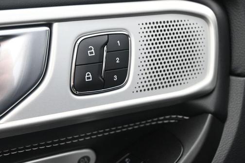Agate Black Metallic 2020 Ford Explorer ST