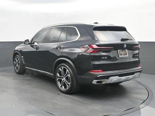 Black Sapphire Metallic 2024 BMW X5 sDrive40i
