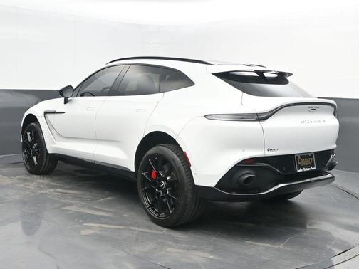 2021 Aston Martin DBX Base